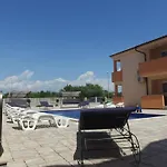 Lucky Apartment Vir