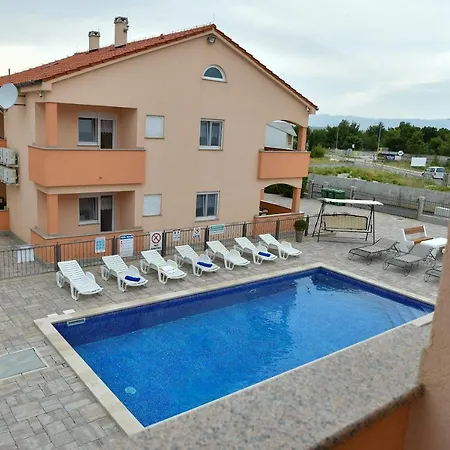 Appartement Lucky Vir