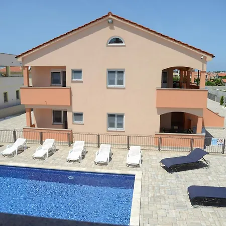 アパート Lucky *